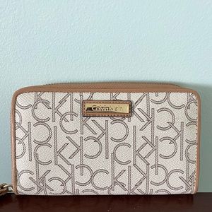 Calvin Klein Women’s Wristlet Wallet